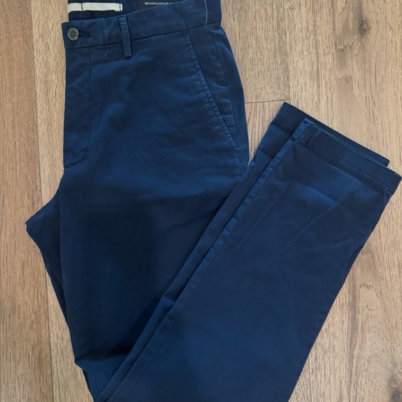 Banana Republic Athletic Fit Lived In Chino 31x32 Navy $85 - Picture 2 of 6